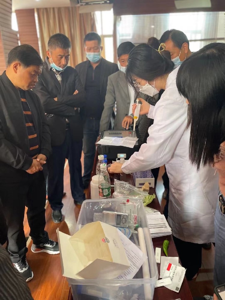 我司技術(shù)人員趕赴黃崗武穴市高中小學進行ATP檢測儀的使用普及和培訓。